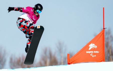 Bernhard Hammerl in Action beim Snowboardrennen