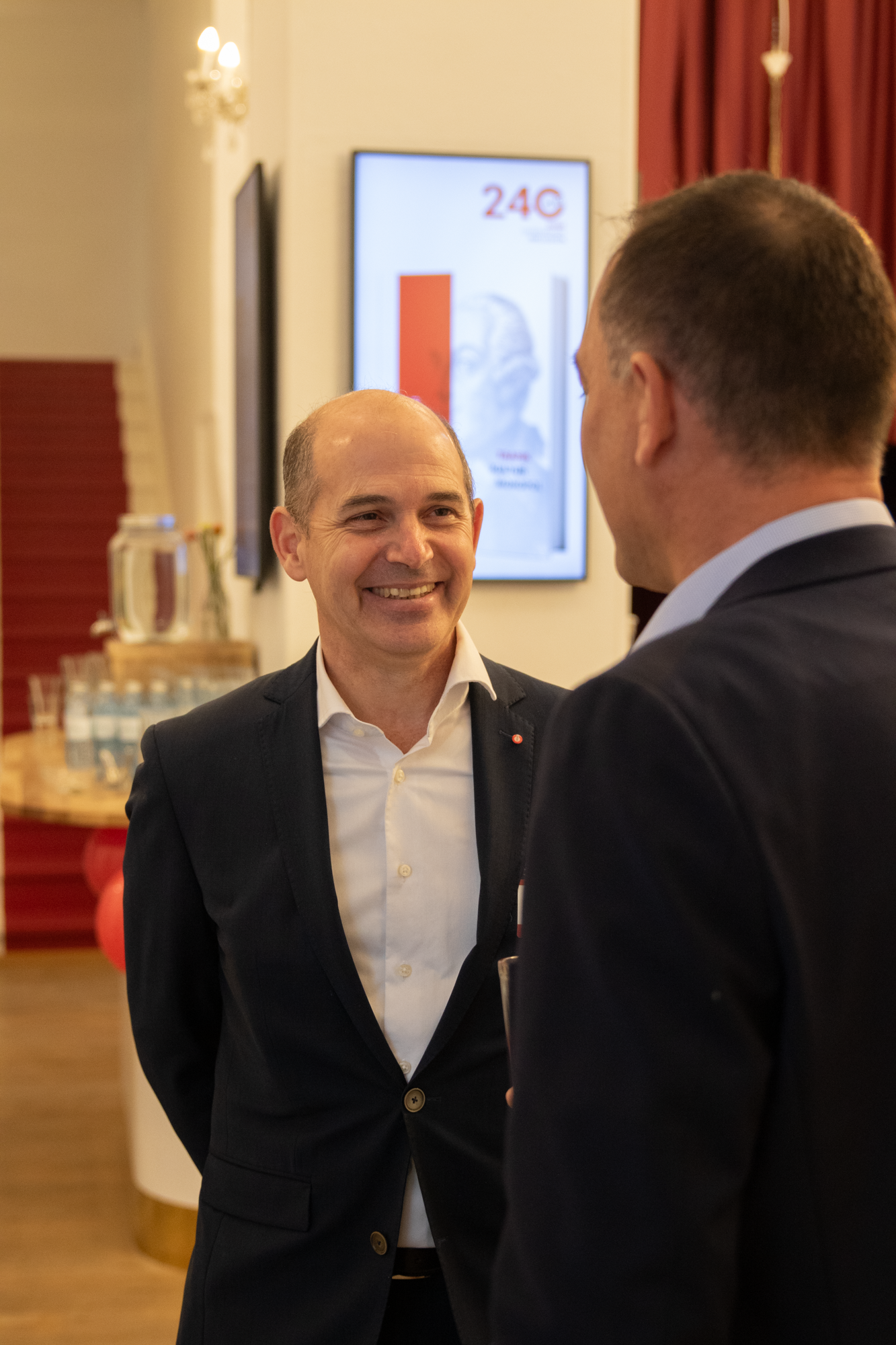 Geschäftsführer der MVG unterhält sich mit Trafikantenvertreter 