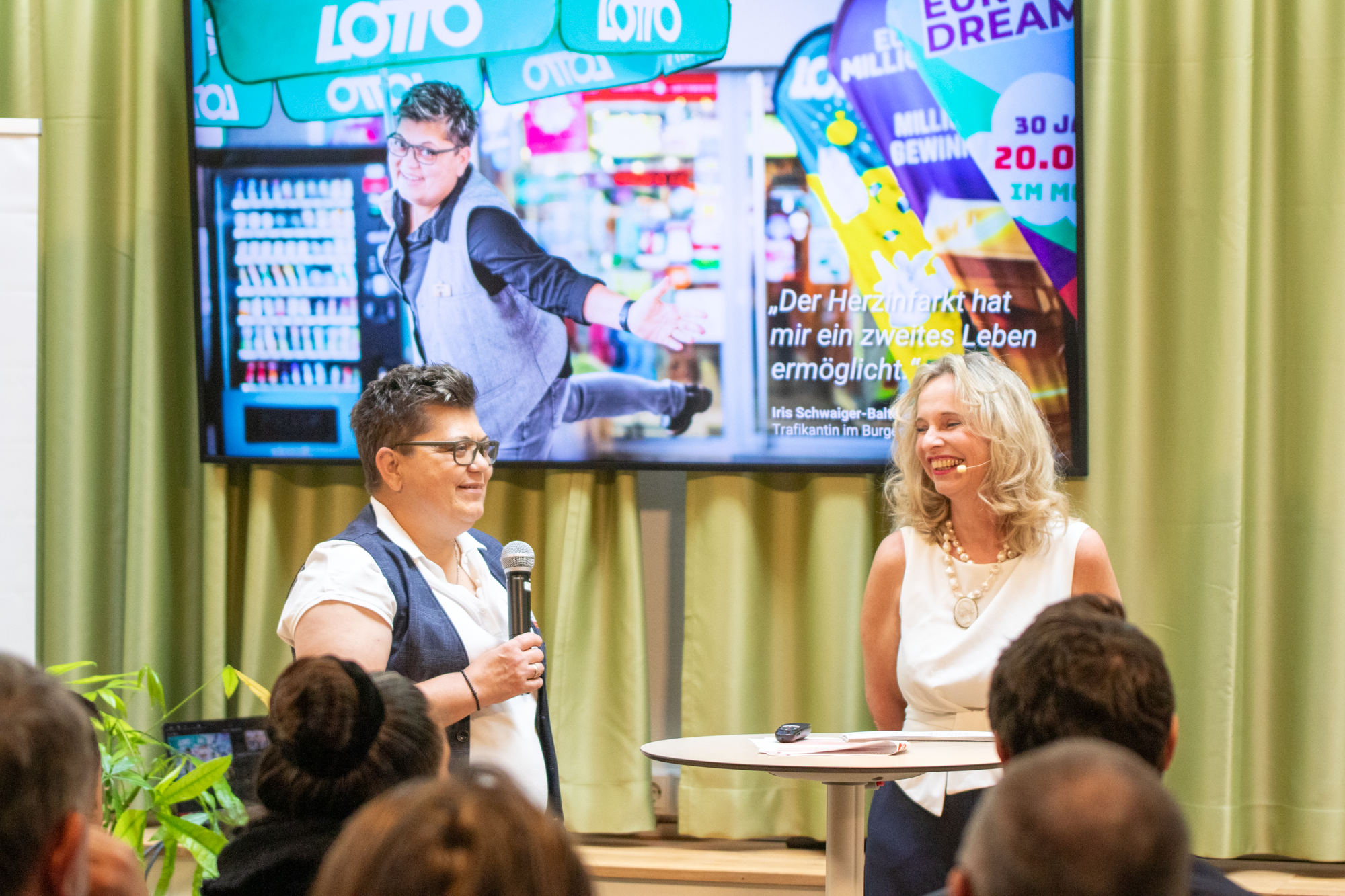 Die Monopolstellenleiterin moderiert eine Trafikantin aus dem Buch