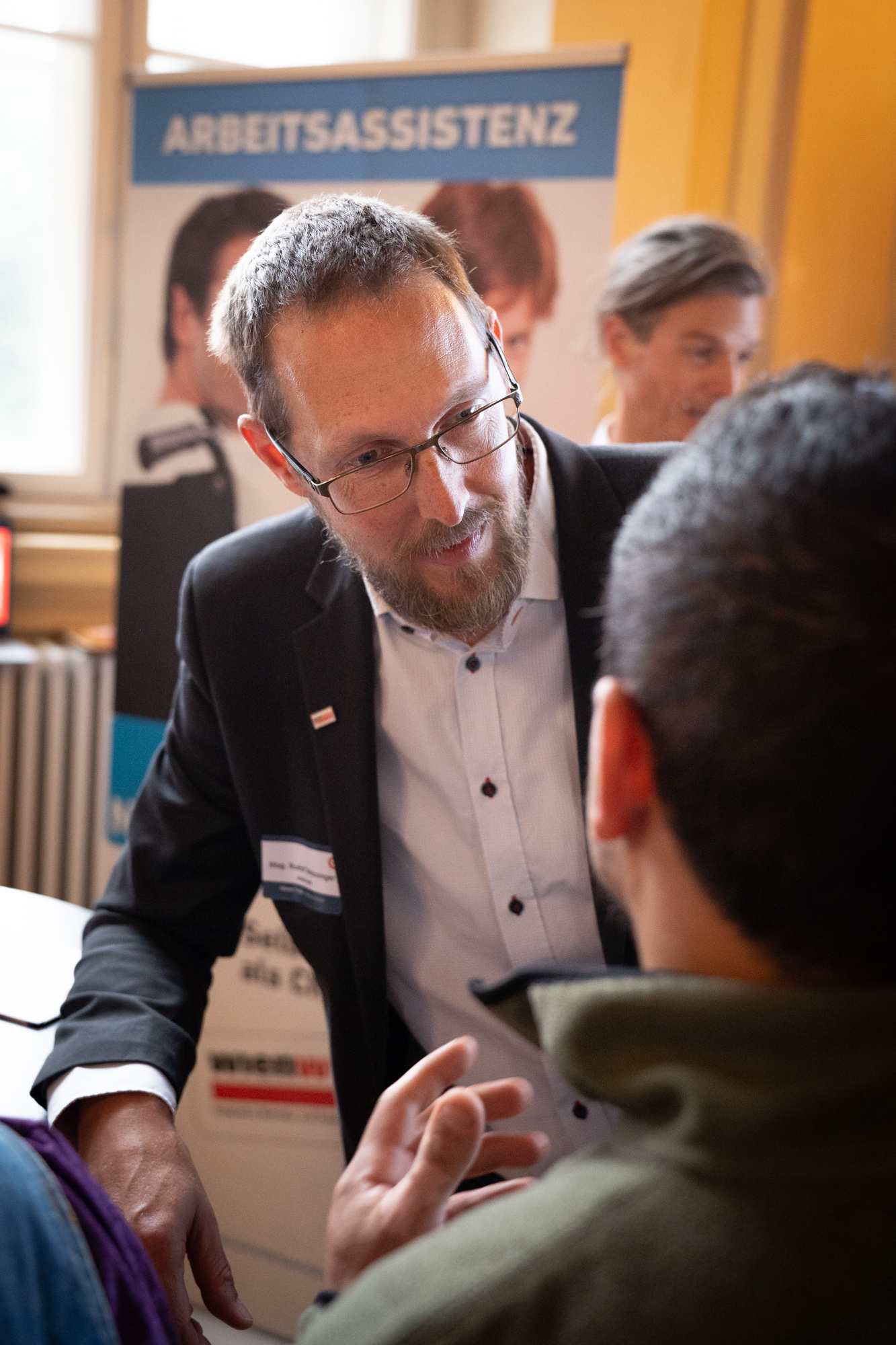 WienWork Berater informiert einen Interessenten 